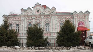 Здание, построенное в псевдо-русском стиле. Образец архитектуры общественного здания, 1895 г.