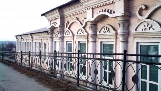 Здание, бывшего реального училища, где в 1907-1913 годах учился писатель Д.И.Крутиков, а в советское время преподавал в педагогическом техникуме известный